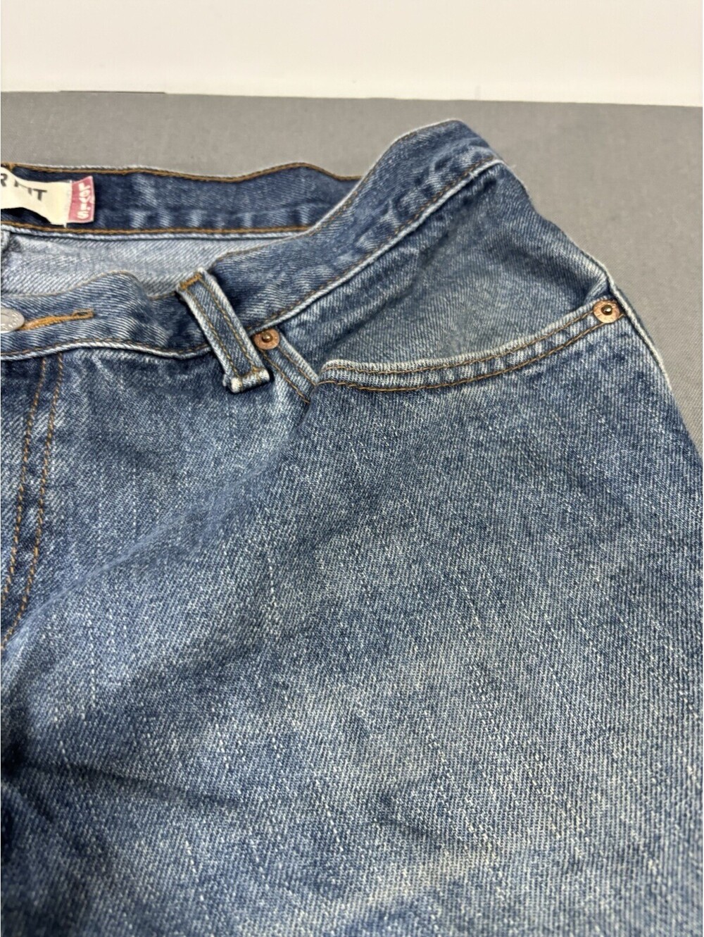 Levi's Jeans Mens Size 36x30 Blue 505 Regular Fit Straight Leg Medium Wash Denim - Picture 3 of 15